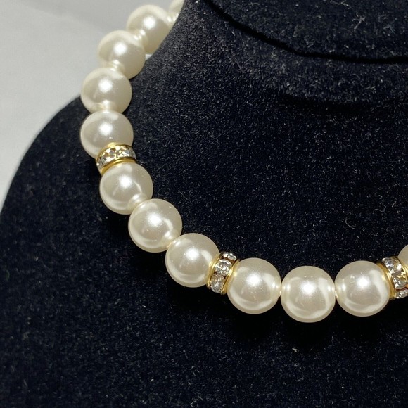 Vintage Richelieu Faux Pearl & Gold Tone Bracelet Close 7” - Picture 4 of 7